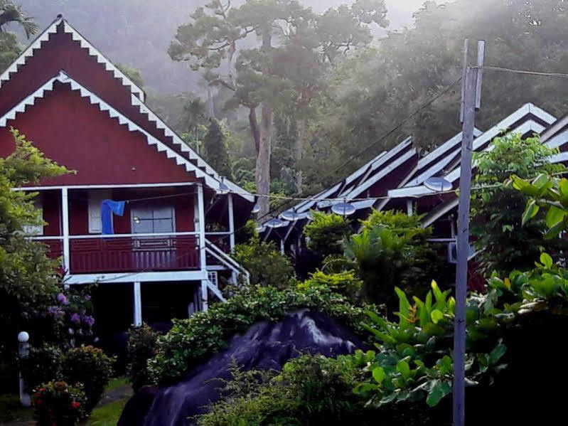 Marina Bay Resort & Restaurant Kampung Genting Extérieur photo